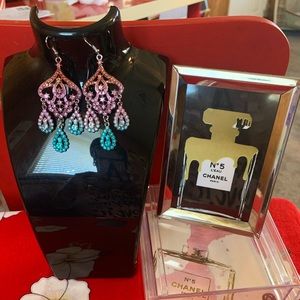 Paparazzi earrings.